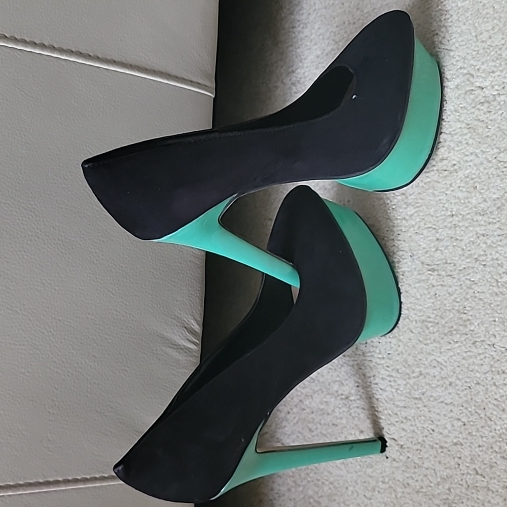 Shoes - Picture 2 of 4